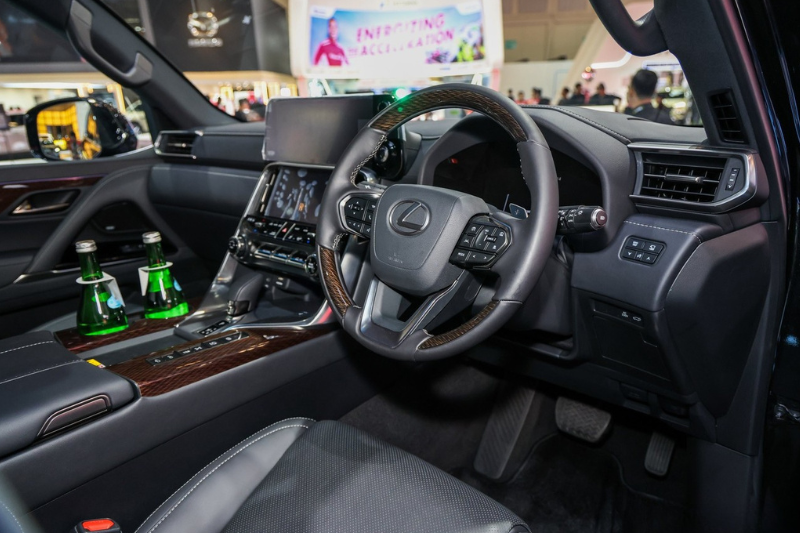 Nội thất Lexus LX 700h Hybrid hiện đại và tiện nghi vượt trội