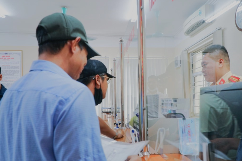 Sang tên xe máy cũ có được giữ lại biển số định danh?