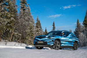 Mercedes GLC thuần điện sắp ra mắt: Sạc 10 phút đi thêm 260 km