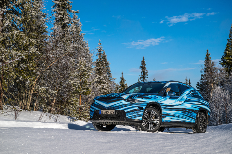 Mercedes GLC thuần điện sắp ra mắt: Sạc 10 phút đi thêm 260 km