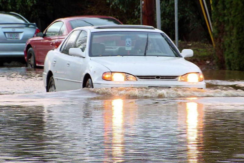 Mực nước bao nhiêu là an toàn cho ô tô khi xe ô tô ngập nước