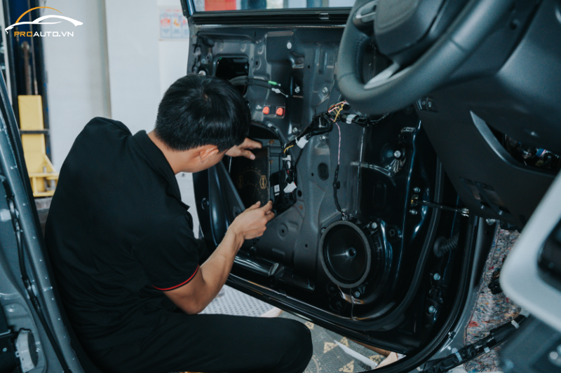 Phụ kiện đồ chơi xe VinFast Limo Green với hạng mục độ loa chính hãng