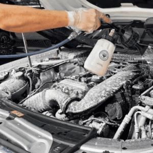 Vệ sinh khoang máy – Chăm sóc xe detailing