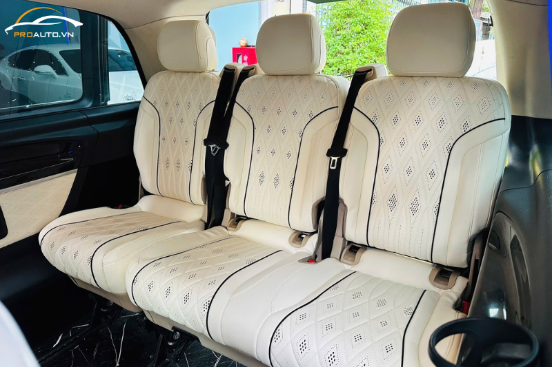 Bọc ghế da xe Mercedes V220 tone trắng đen