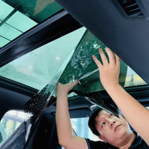 Chủ xe chọn cửa sổ trời để dán phim cách nhiệt xe điện BYD