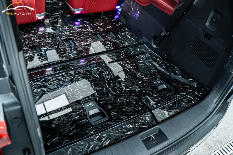 Nâng cấp limousine 16 chỗ với sàn carbon