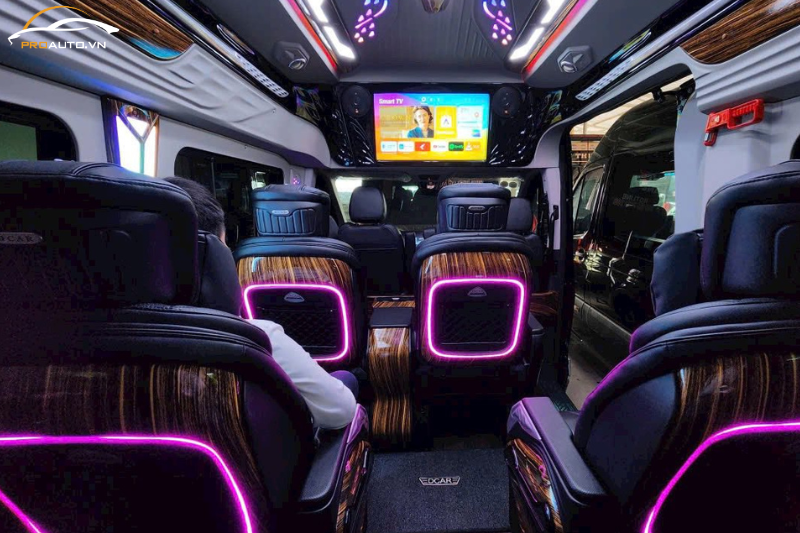 Vì sao doanh nghiệp ưu tiên độ Ford Transit limousine 16 chỗ?