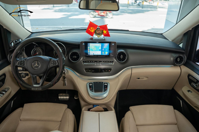 Mercedes sơn nhựa nội thất ô tô