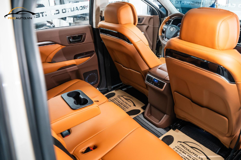 Giá đổi màu nội thất xe có thể dao động từ vài triệu đến hàng chục triệu