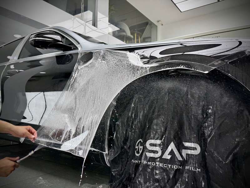 Hoàn thiện PPF SAP, bề mặt xe sáng bóng, dễ vệ sinh.
